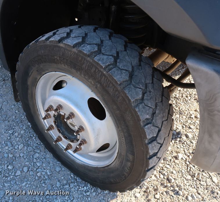 image for item IY9056 2006 Ford F550 Super Duty XL  flatbed truck