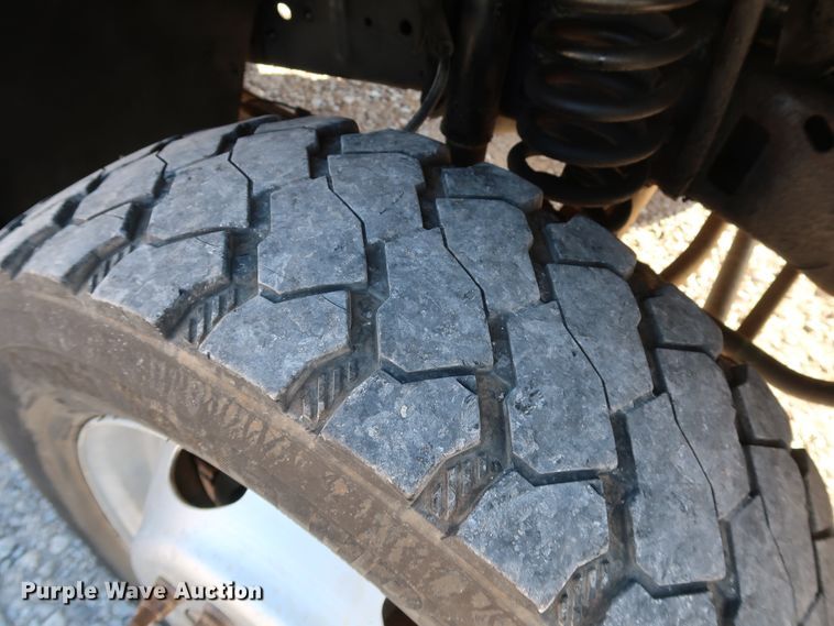 image for item IY9056 2006 Ford F550 Super Duty XL  flatbed truck