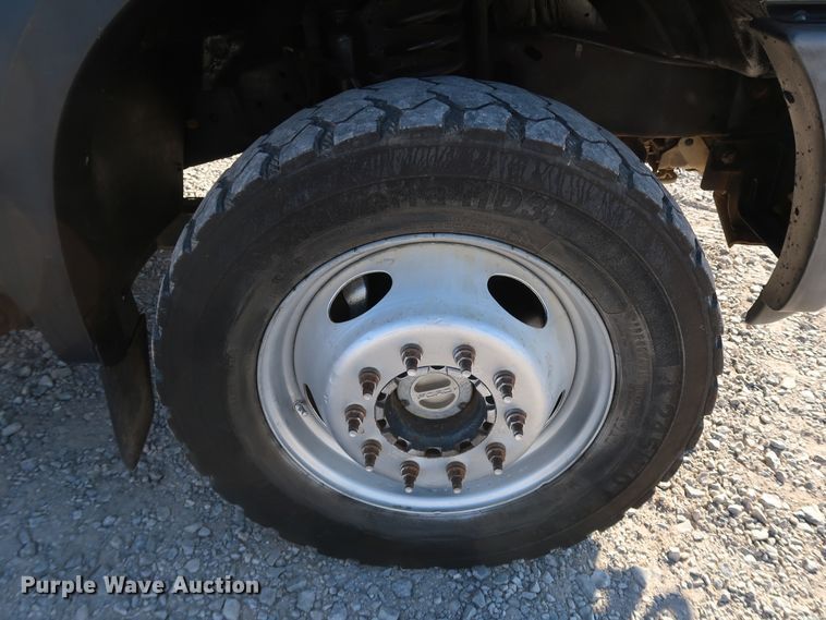 image for item IY9056 2006 Ford F550 Super Duty XL  flatbed truck