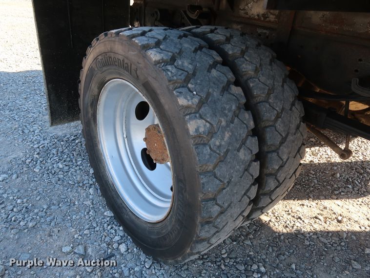 image for item IY9056 2006 Ford F550 Super Duty XL  flatbed truck