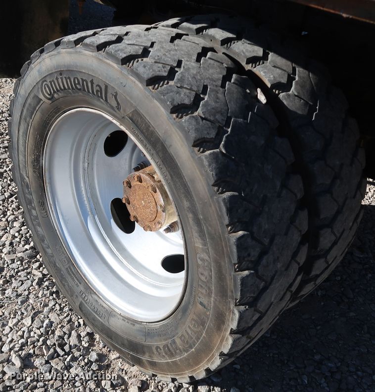 image for item IY9056 2006 Ford F550 Super Duty XL  flatbed truck