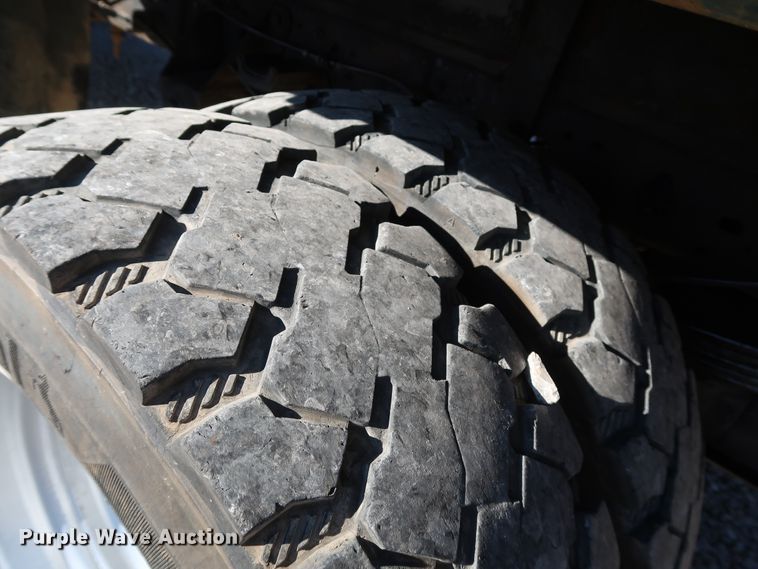 image for item IY9056 2006 Ford F550 Super Duty XL  flatbed truck