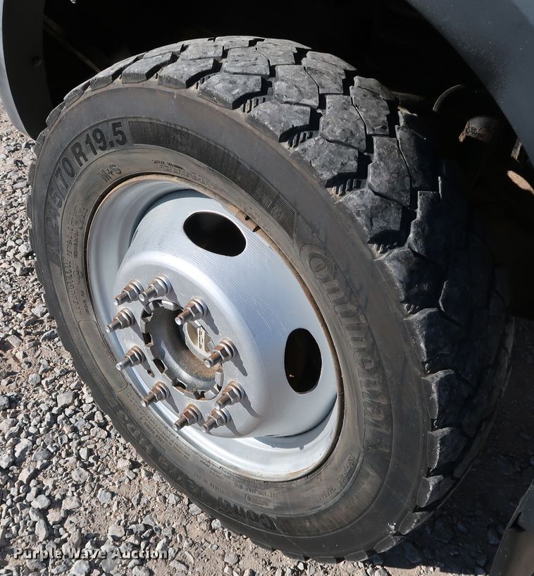 image for item IY9056 2006 Ford F550 Super Duty XL  flatbed truck