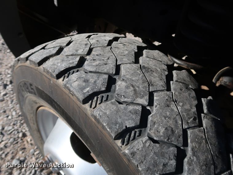 image for item IY9056 2006 Ford F550 Super Duty XL  flatbed truck