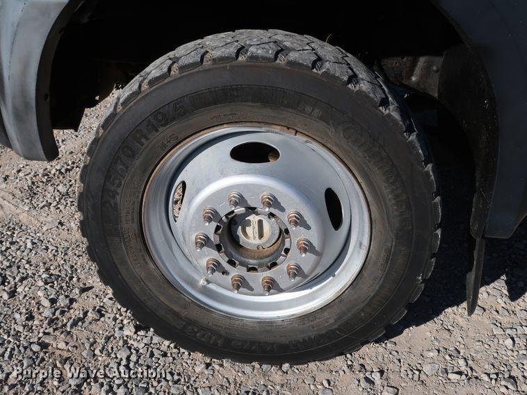 image for item IY9056 2006 Ford F550 Super Duty XL  flatbed truck