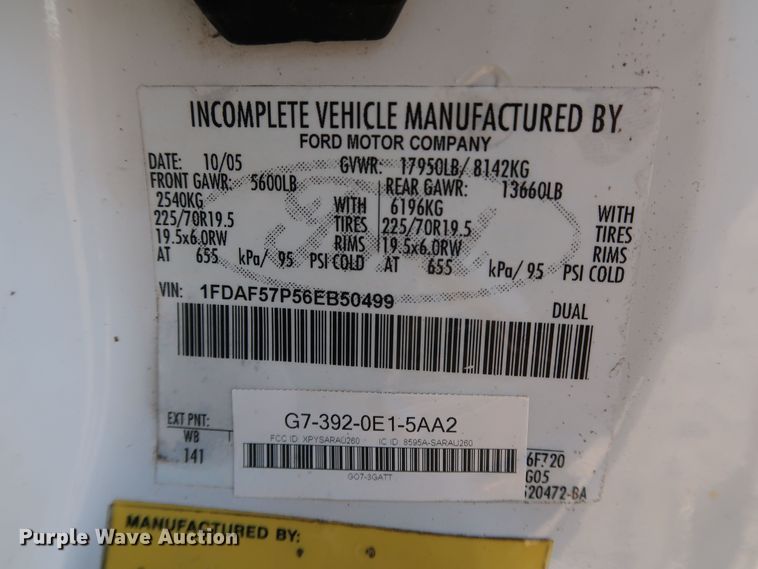 image for item IY9056 2006 Ford F550 Super Duty XL  flatbed truck