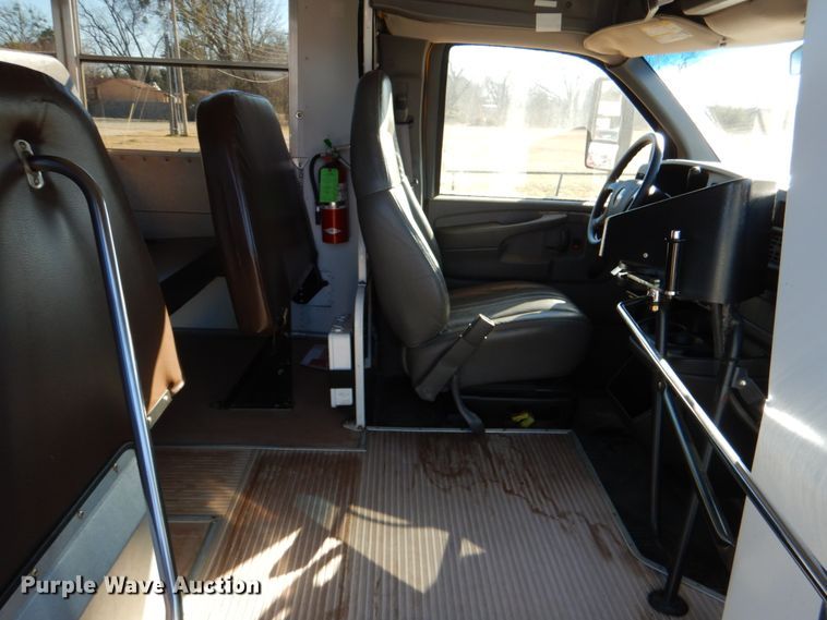 image for item JD9460 2009 Chevrolet Express 3500  school bus