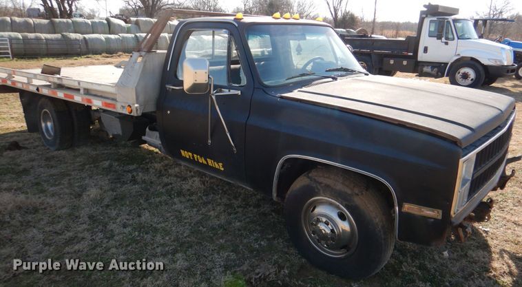 image for item JD9468 1981 Chevrolet C3500  rollback truck