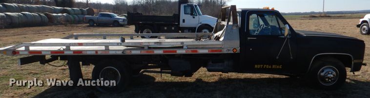 image for item JD9468 1981 Chevrolet C3500  rollback truck