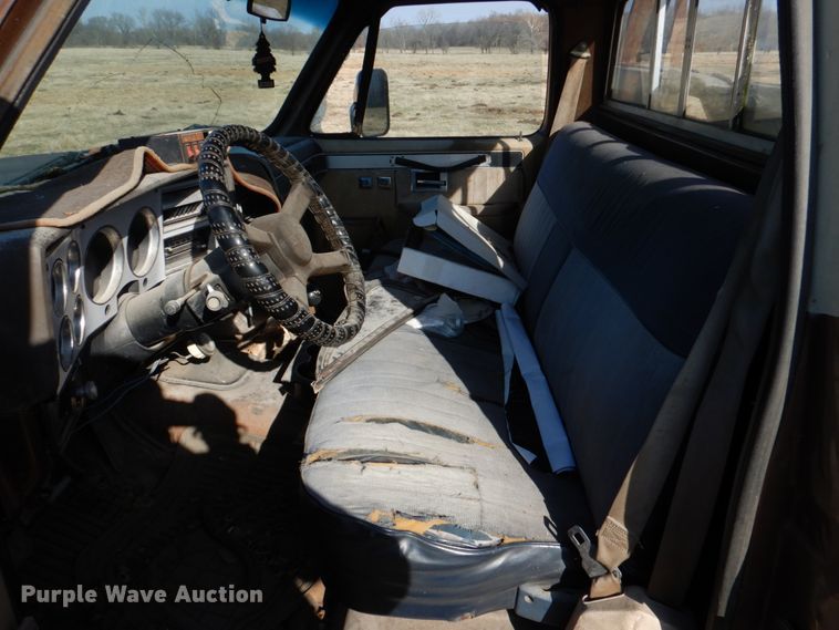 image for item JD9468 1981 Chevrolet C3500  rollback truck