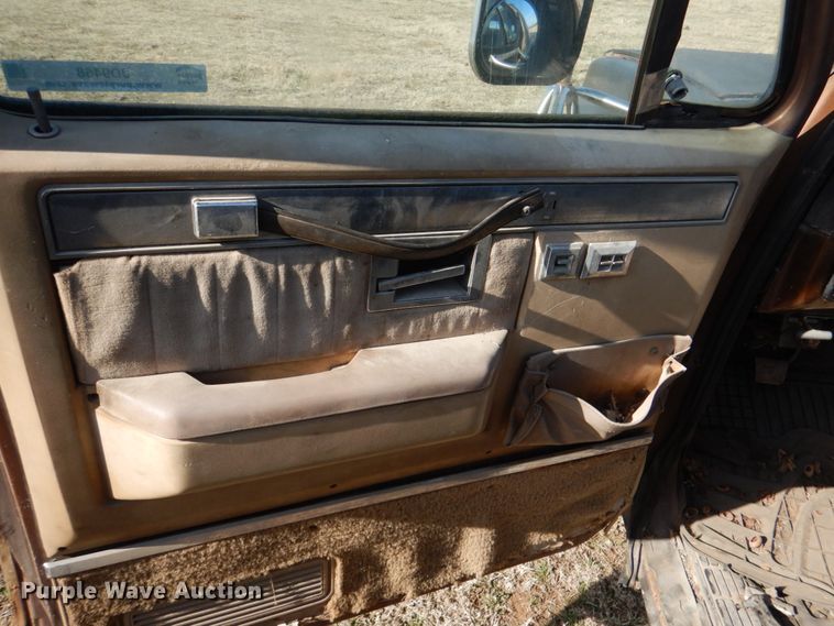 image for item JD9468 1981 Chevrolet C3500  rollback truck