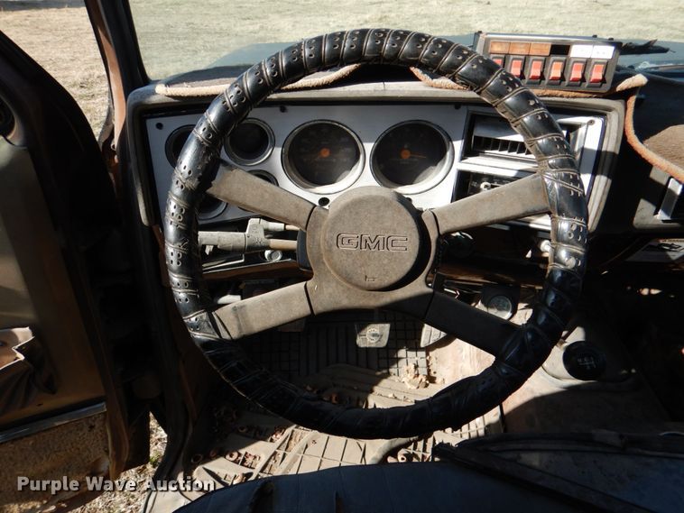 image for item JD9468 1981 Chevrolet C3500  rollback truck