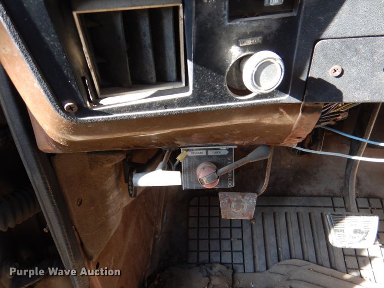 image for item JD9468 1981 Chevrolet C3500  rollback truck