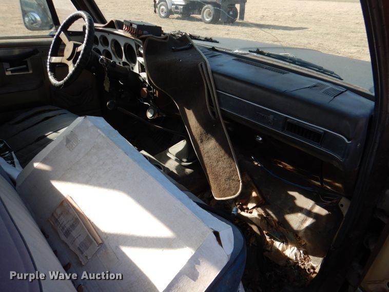 image for item JD9468 1981 Chevrolet C3500  rollback truck