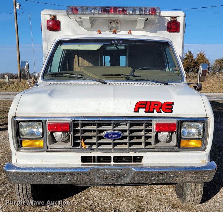 image for item JE9113 1988 Ford E350  ambulance