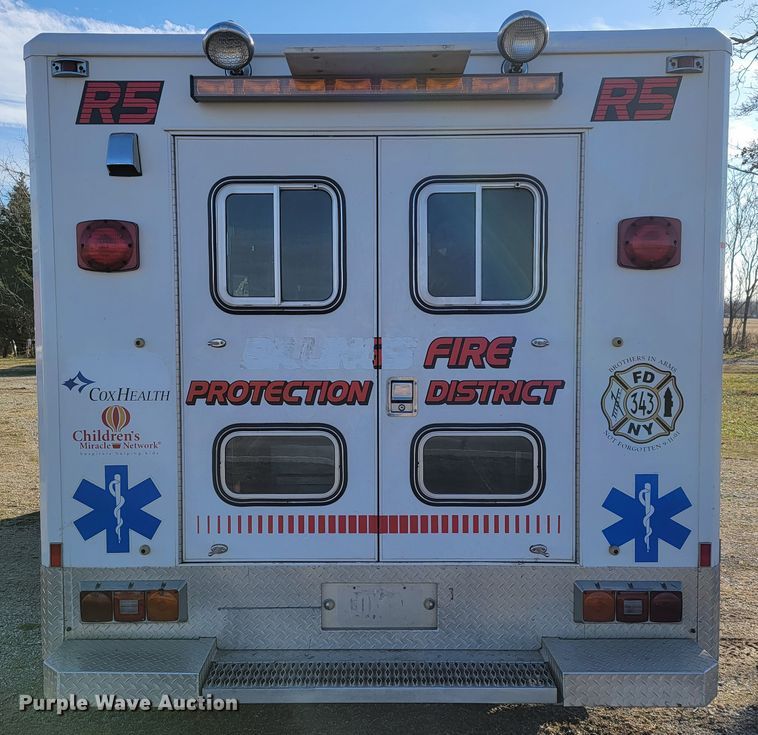 image for item JE9113 1988 Ford E350  ambulance