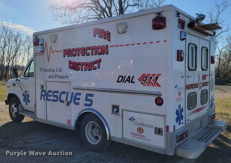 image for item JE9113 1988 Ford E350  ambulance