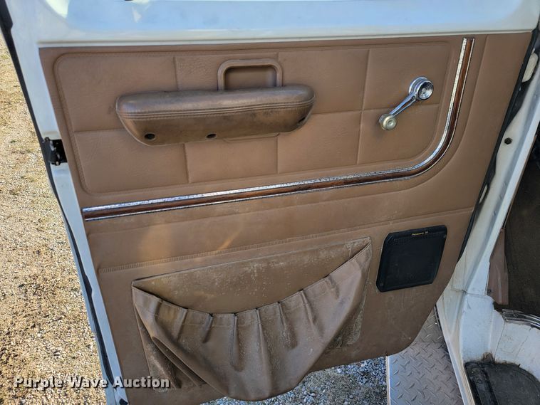 image for item JE9113 1988 Ford E350  ambulance