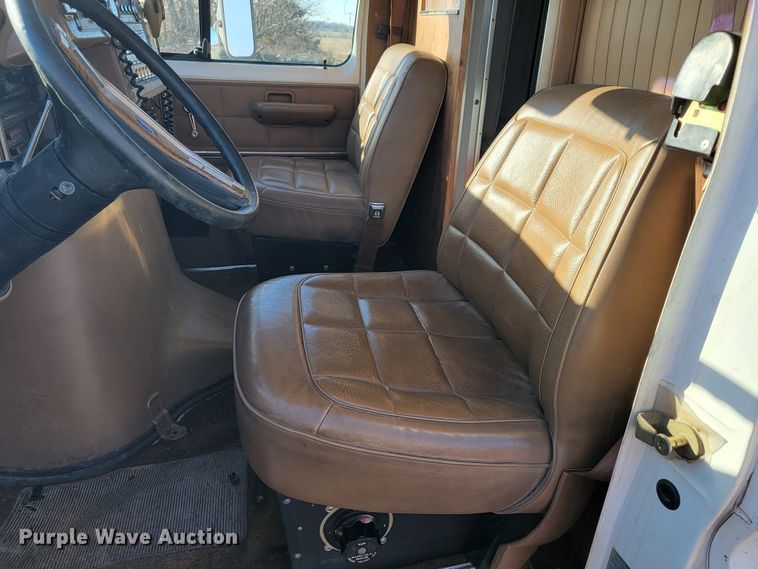 image for item JE9113 1988 Ford E350  ambulance