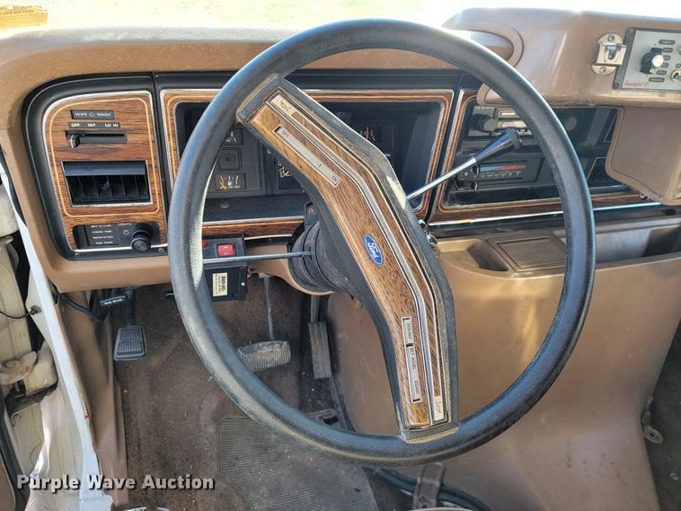 image for item JE9113 1988 Ford E350  ambulance