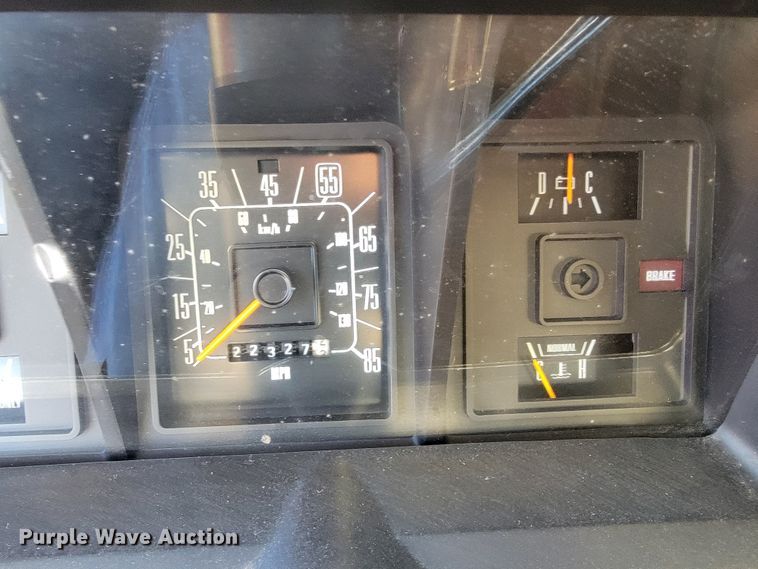 image for item JE9113 1988 Ford E350  ambulance