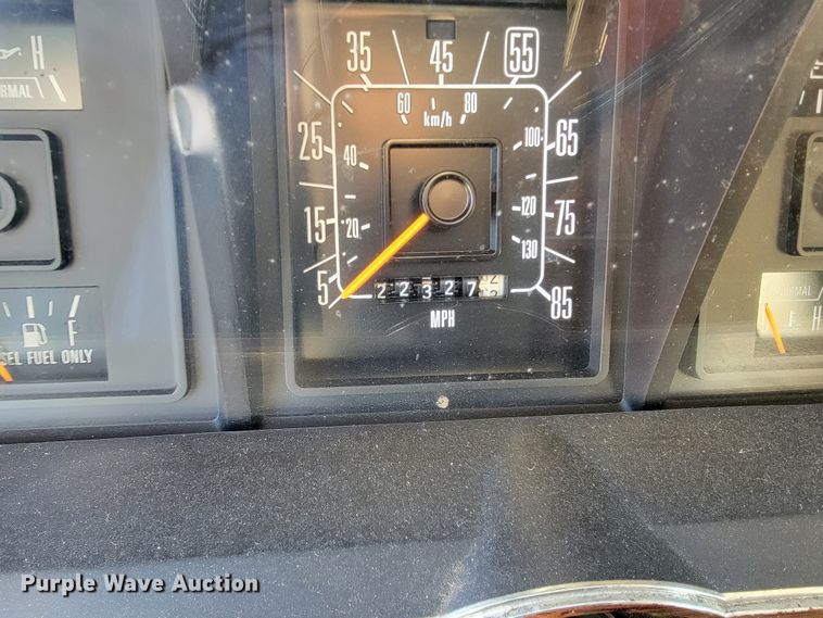 image for item JE9113 1988 Ford E350  ambulance