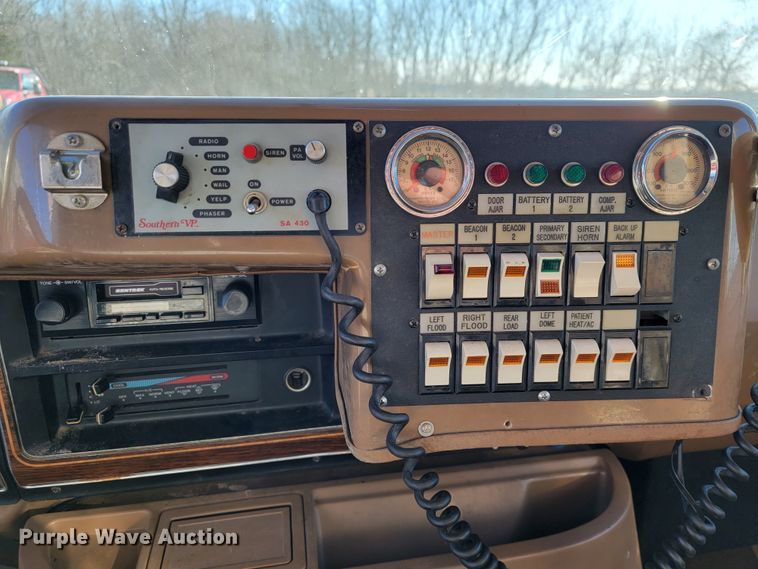 image for item JE9113 1988 Ford E350  ambulance