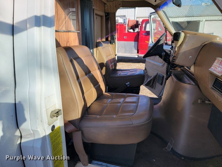 image for item JE9113 1988 Ford E350  ambulance