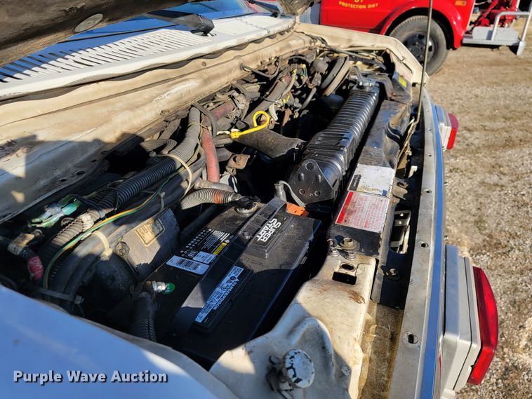 image for item JE9113 1988 Ford E350  ambulance