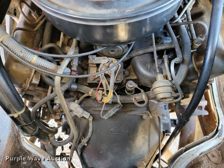 image for item JE9113 1988 Ford E350  ambulance