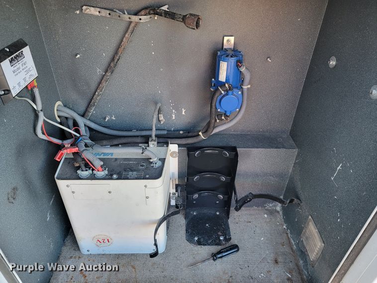 image for item JE9113 1988 Ford E350  ambulance