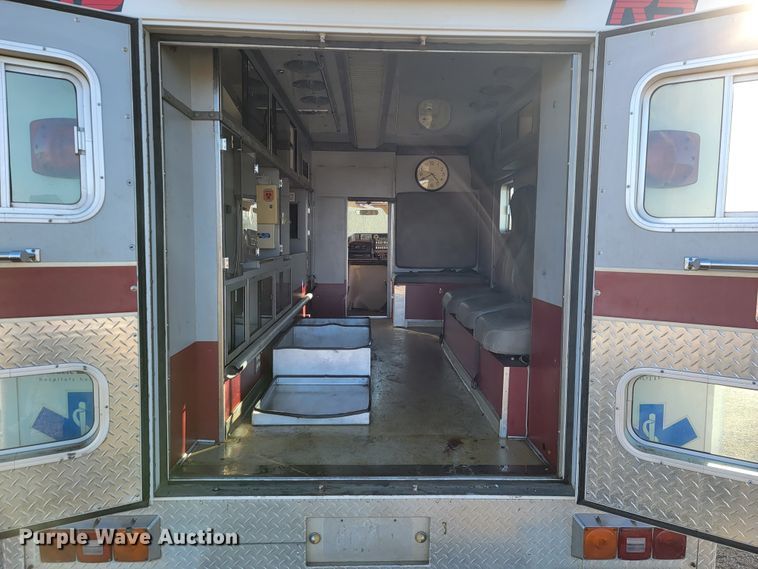 image for item JE9113 1988 Ford E350  ambulance