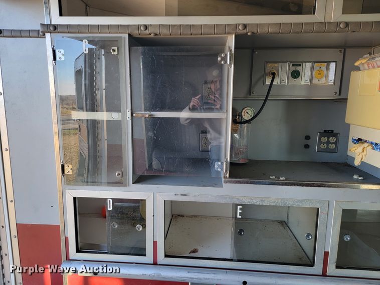 image for item JE9113 1988 Ford E350  ambulance