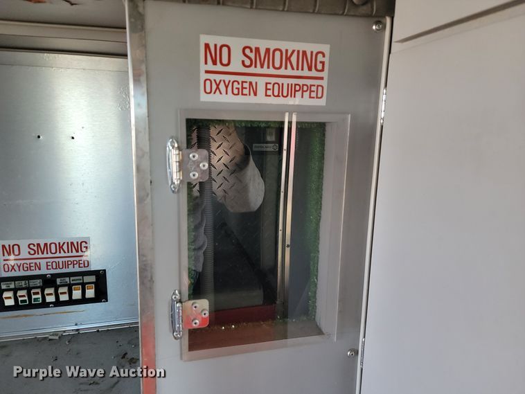 image for item JE9113 1988 Ford E350  ambulance