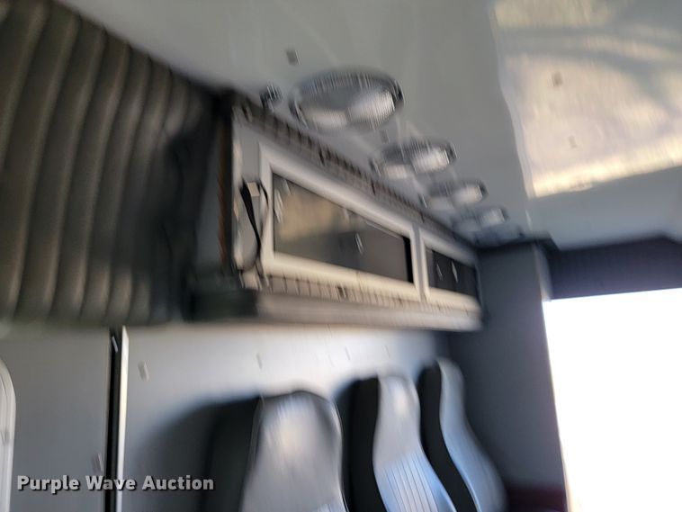 image for item JE9113 1988 Ford E350  ambulance