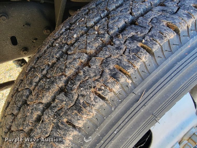 image for item JE9113 1988 Ford E350  ambulance