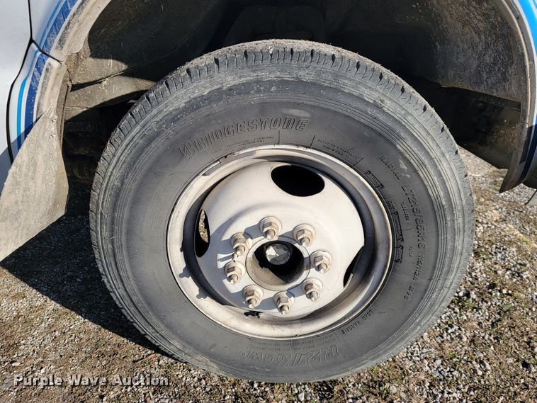 image for item JE9113 1988 Ford E350  ambulance