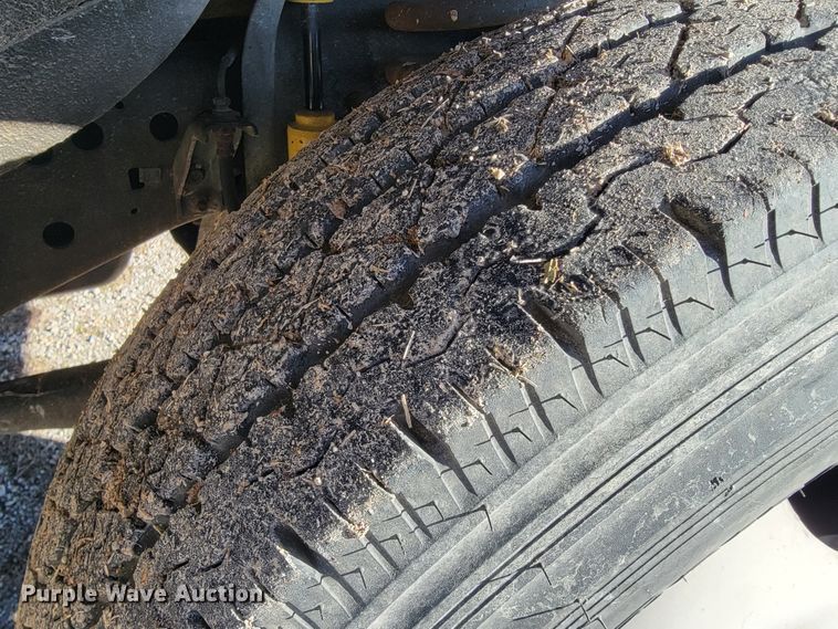 image for item JE9113 1988 Ford E350  ambulance