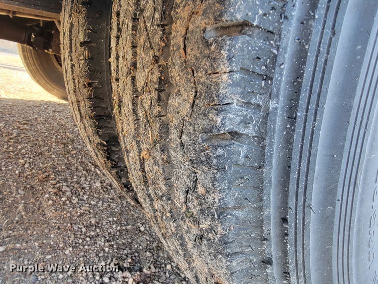 image for item JE9113 1988 Ford E350  ambulance