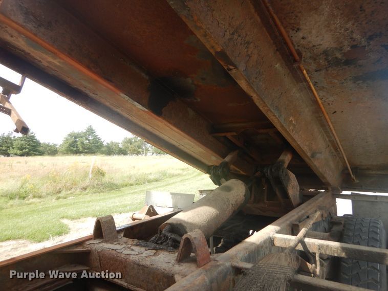 image for item JG9068 2003 International WorkStar 7400  Crew Cab dump truck