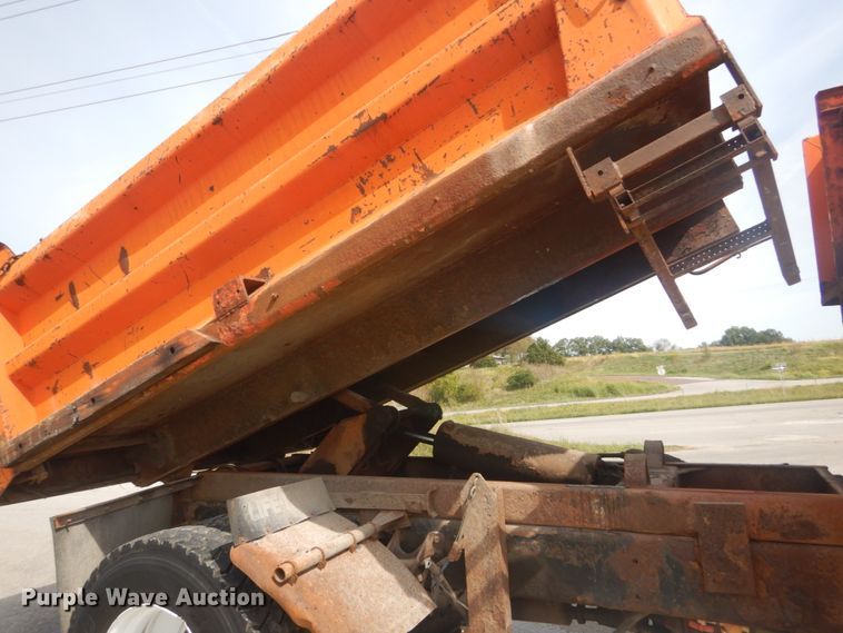 image for item JG9068 2003 International WorkStar 7400  Crew Cab dump truck