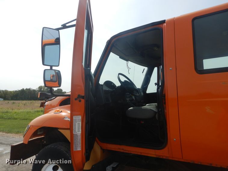 image for item JG9068 2003 International WorkStar 7400  Crew Cab dump truck