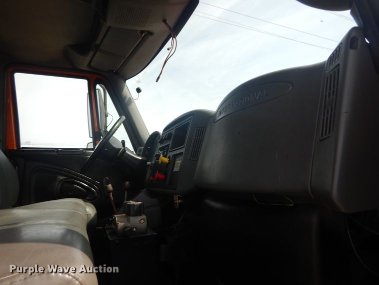 image for item JG9068 2003 International WorkStar 7400  Crew Cab dump truck