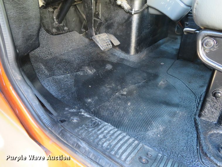 image for item JG9068 2003 International WorkStar 7400  Crew Cab dump truck