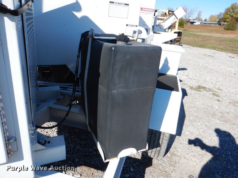 image for item JN9076 Brush Bandit 280XP  wood chipper