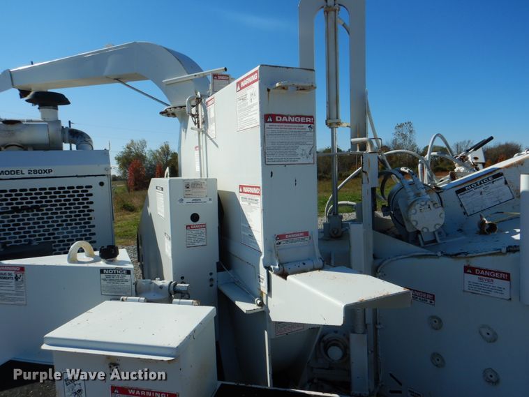 image for item JN9076 Brush Bandit 280XP  wood chipper