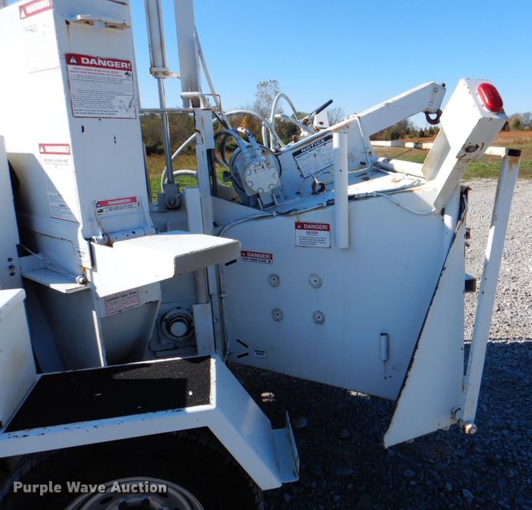 image for item JN9076 Brush Bandit 280XP  wood chipper