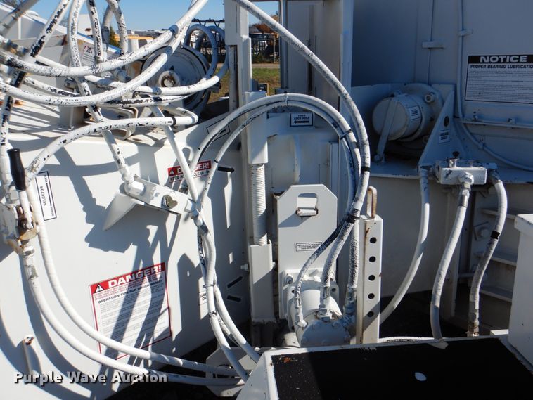 image for item JN9076 Brush Bandit 280XP  wood chipper