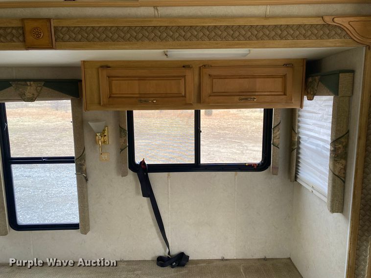 image for item JN9153 2004 Safari Cheetah  RV