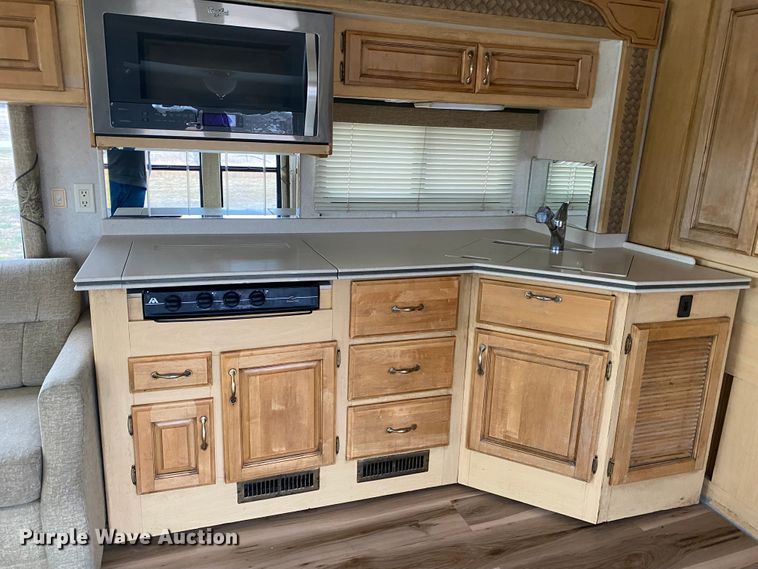 image for item JN9153 2004 Safari Cheetah  RV